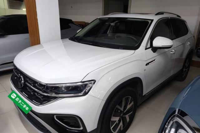 Ojetý Volkswagen Tayron 2024 300TSI Two-Wheel-Drive Luxury Plus Advanced Version