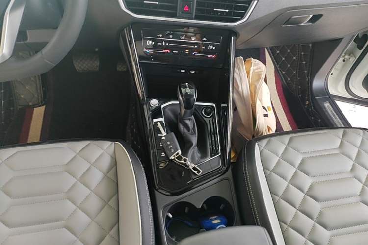 Used Volkswagen Tayron 2024 300TSI Two-Wheel-Drive Luxury Plus Advanced Version Gear Lever