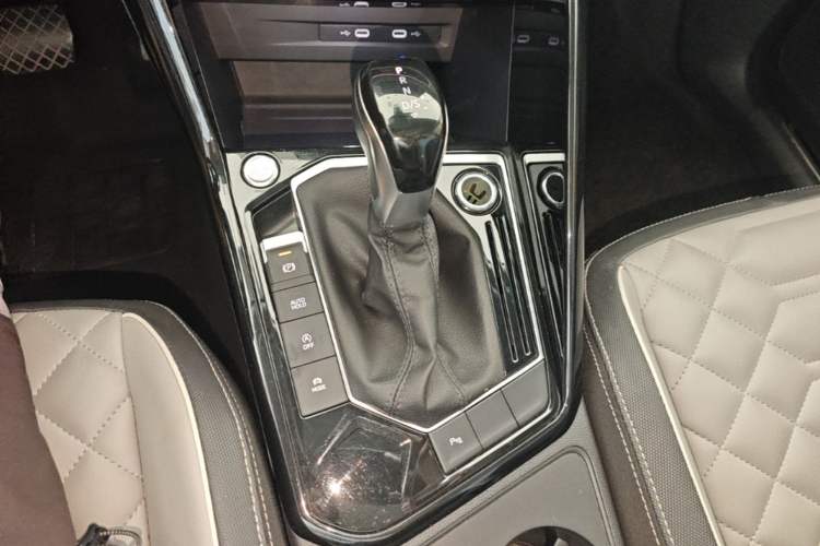 Used Volkswagen Tayron 2024 300TSI Two-Wheel-Drive Luxury Plus Advanced Version Gear Lever