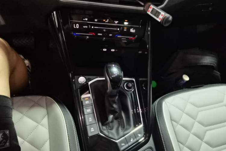 Used Volkswagen Tayron 2024 300TSI Two-Wheel-Drive Luxury Plus Advanced Version Gear Lever