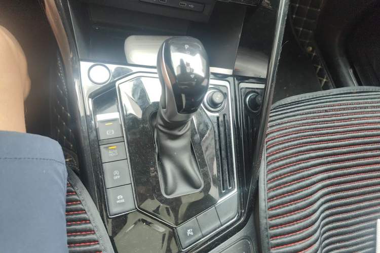 Used Volkswagen Tayron 2024 300TSI Two-Wheel-Drive Luxury Plus Advanced Version Gear Lever