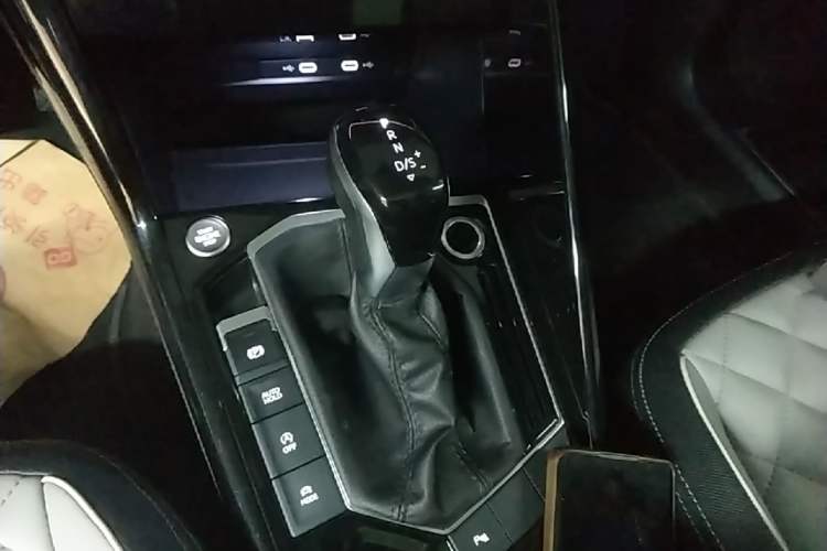 Used Volkswagen Tayron 2024 300TSI Two-Wheel-Drive Luxury Plus Advanced Version Gear Lever