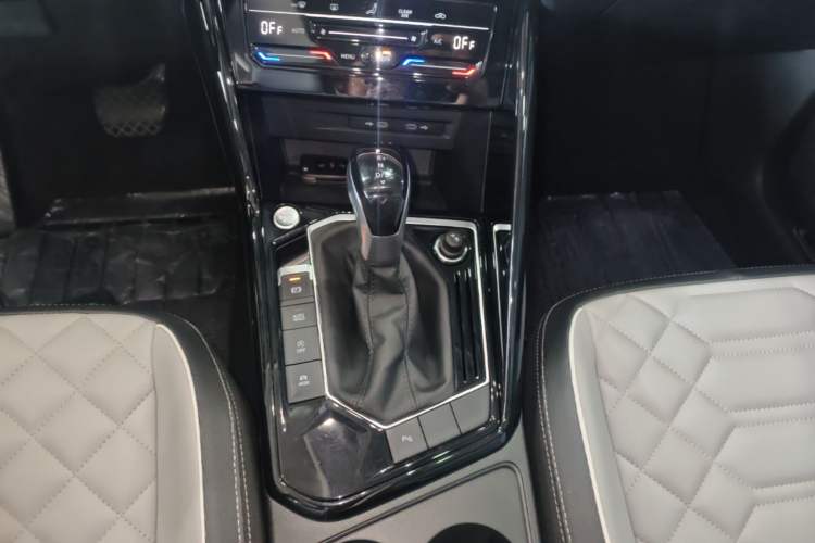 Used Volkswagen Tayron 2024 330TSI Two-Wheel Drive Luxury Plus Advanced Version Gear Lever