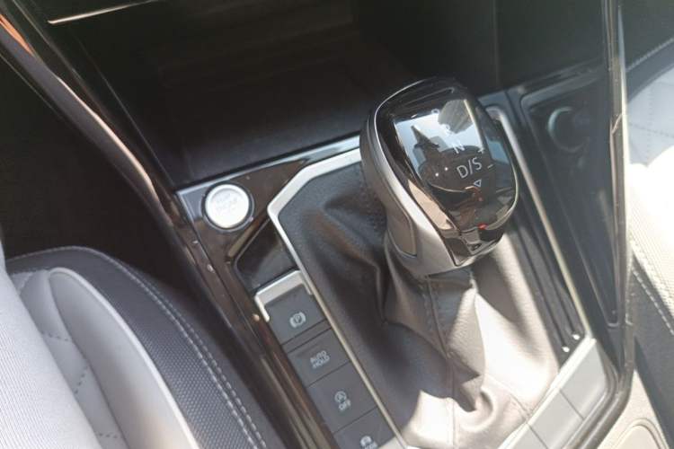 Used Volkswagen Tayron 2024 330TSI Two-Wheel Drive Luxury Plus Advanced Version Gear Lever