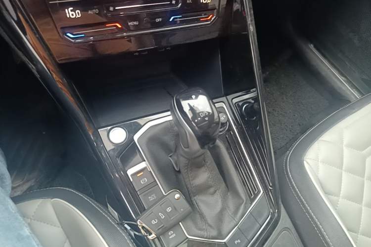 Used Volkswagen Tayron 2024 300TSI Two-Wheel-Drive Luxury Plus Advanced Version Gear Lever