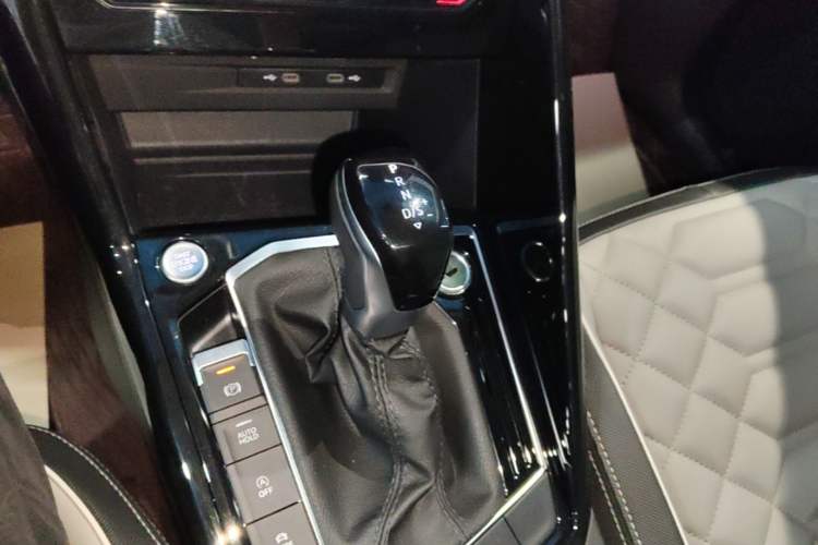 Used Volkswagen Tayron 2024 330TSI Two-Wheel Drive Luxury Plus Advanced Version Gear Lever