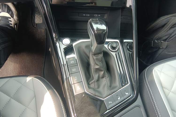 Used Volkswagen Tayron 2024 300TSI Two-Wheel-Drive Luxury Plus Advanced Version Gear Lever