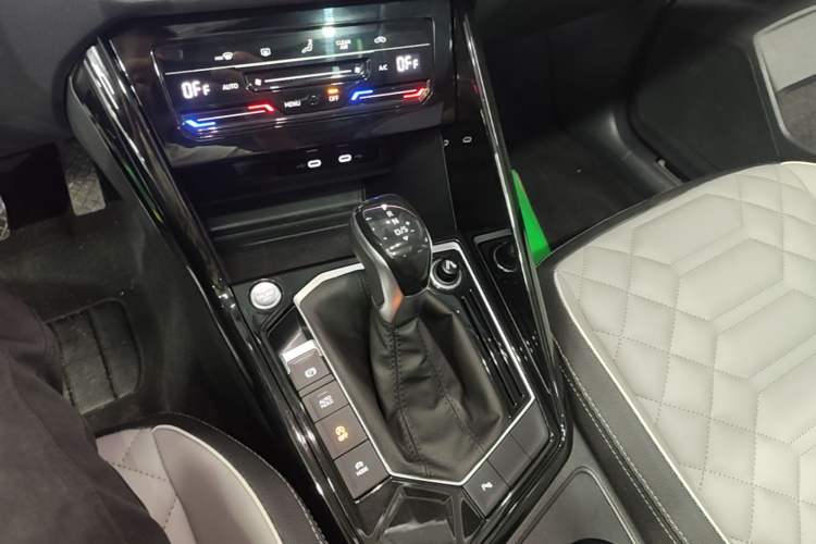 Used Volkswagen Tayron 2024 300TSI Two-Wheel-Drive Luxury Plus Advanced Version Gear Lever