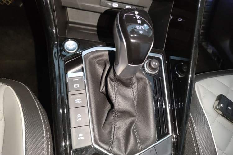 Used Volkswagen Tayron 2024 300TSI Two-Wheel-Drive Luxury Plus Advanced Version Gear Lever