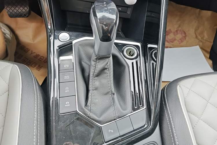Used Volkswagen Tayron 2024 300TSI Two-Wheel-Drive Luxury Plus Advanced Version Gear Lever