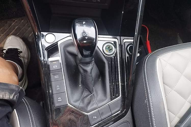 Used Volkswagen Tayron 2024 300TSI Two-Wheel-Drive Luxury Plus Advanced Version Gear Lever