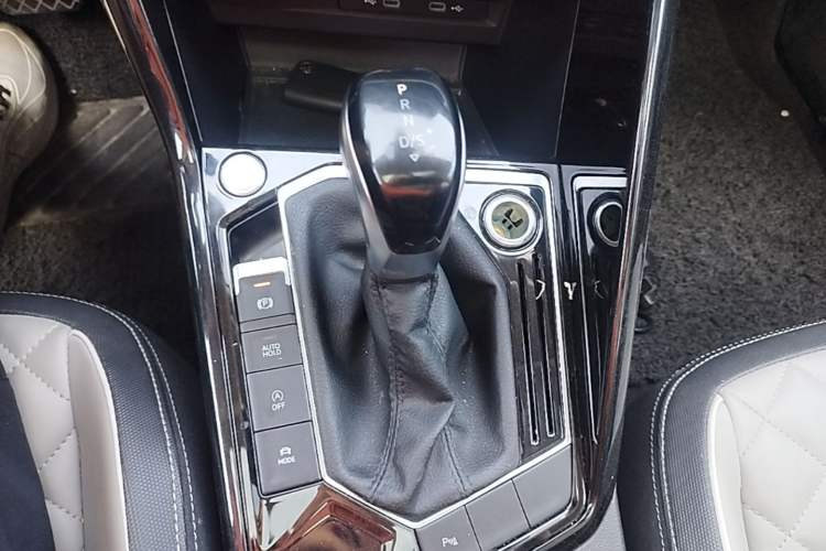 Used Volkswagen Tayron 2024 300TSI Two-Wheel-Drive Luxury Plus Advanced Version Gear Lever