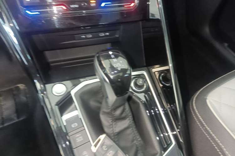 Used Volkswagen Tayron 2024 300TSI Two-Wheel-Drive Luxury Plus Advanced Version Gear Lever