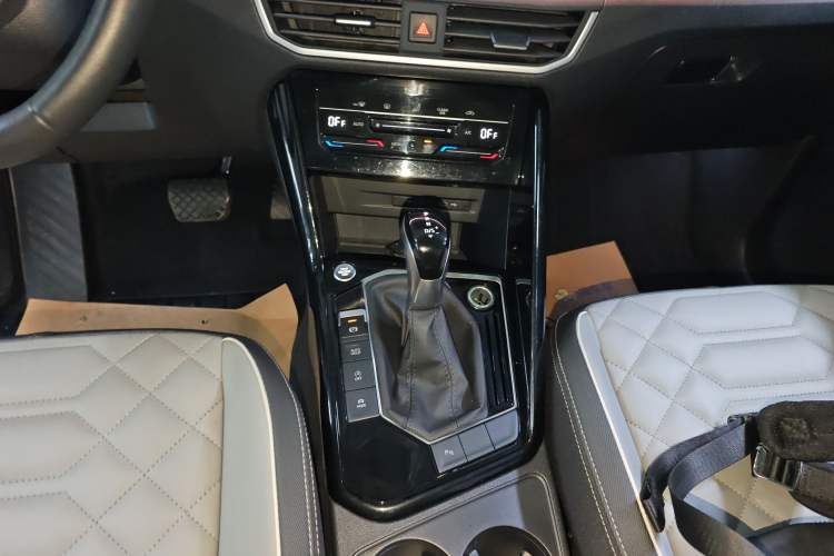Used Volkswagen Tayron 2024 330TSI Two-Wheel Drive Luxury Plus Advanced Version Gear Lever