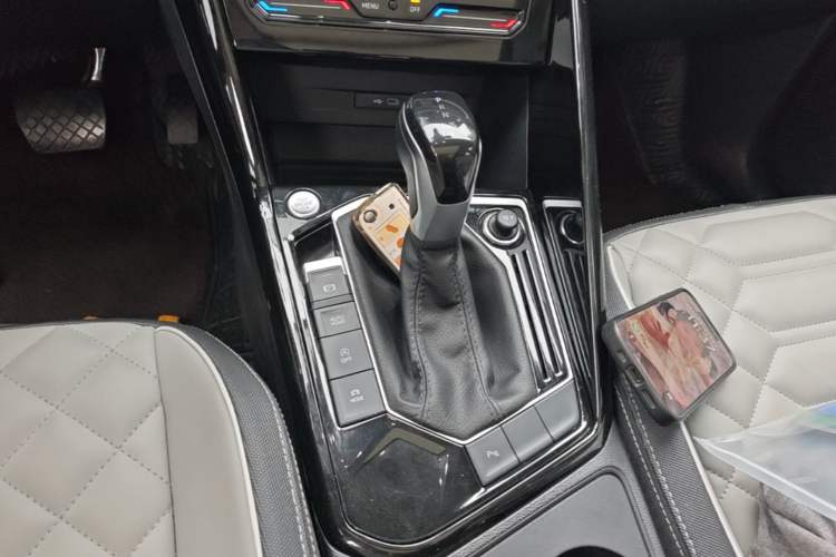 Used Volkswagen Tayron 2024 330TSI Two-Wheel Drive Luxury Plus Advanced Version Gear Lever