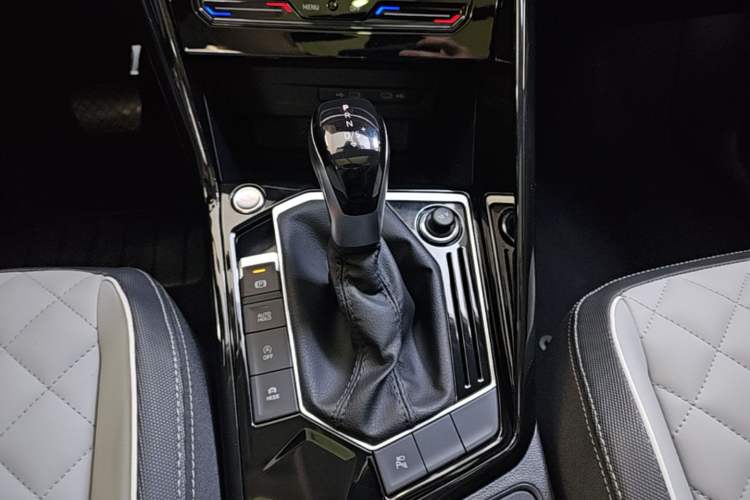 Used Volkswagen Tayron 2024 300TSI Two-Wheel-Drive Luxury Plus Advanced Version Gear Lever