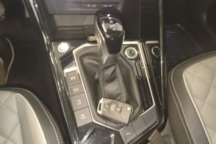 Used Volkswagen Tayron 2024 300TSI Two-Wheel-Drive Luxury Plus Advanced Version Gear Lever