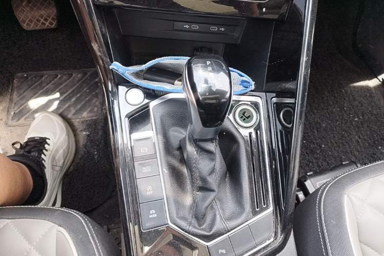 Used Volkswagen Tayron 2024 300TSI Two-Wheel-Drive Luxury Plus Advanced Version Gear Lever