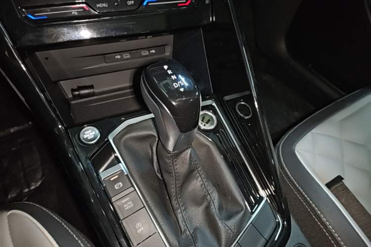 Used Volkswagen Tayron 2024 330TSI Two-Wheel Drive Luxury Plus Advanced Version Gear Lever