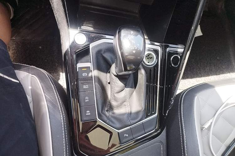 Used Volkswagen Tayron 2024 300TSI Two-Wheel-Drive Luxury Plus Advanced Version Gear Lever