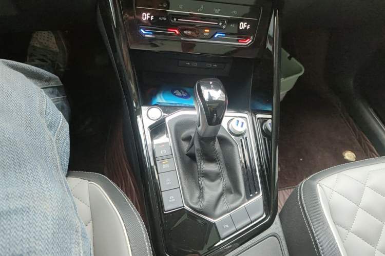 Used Volkswagen Tayron 2024 330TSI Two-Wheel Drive Luxury Plus Advanced Version Gear Lever