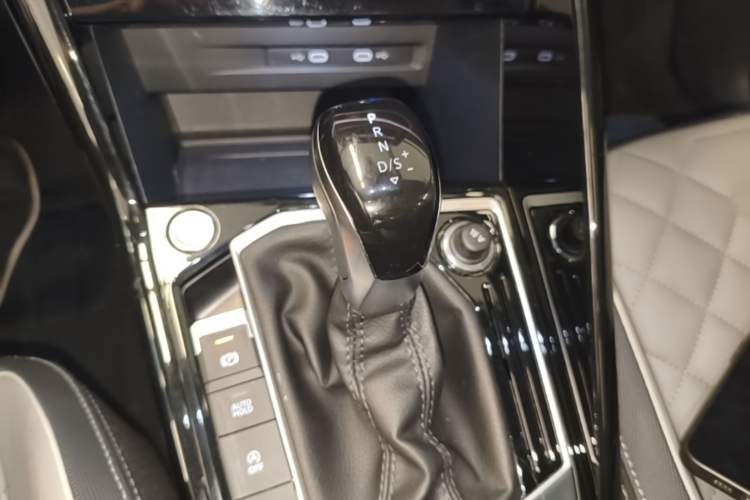 Used Volkswagen Tayron 2024 300TSI Two-Wheel-Drive Luxury Plus Advanced Version Gear Lever
