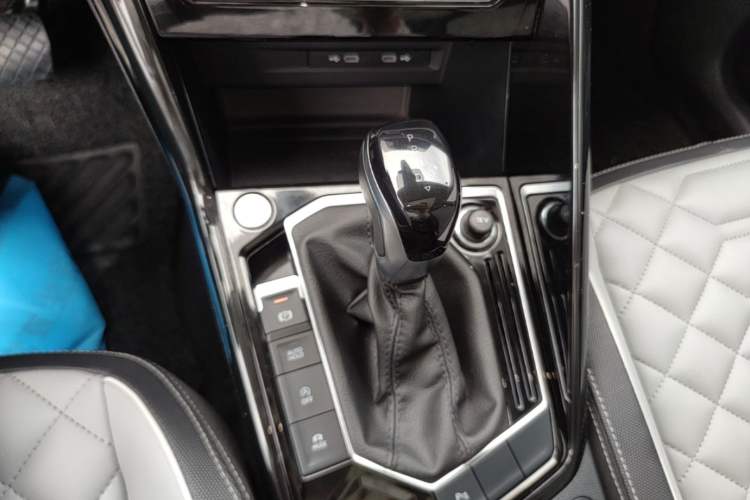 Used Volkswagen Tayron 2024 300TSI Two-Wheel-Drive Luxury Plus Advanced Version Gear Lever