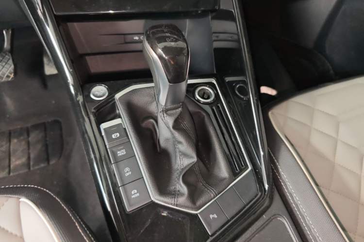 Used Volkswagen Tayron 2024 300TSI Two-Wheel-Drive Luxury Plus Advanced Version Gear Lever