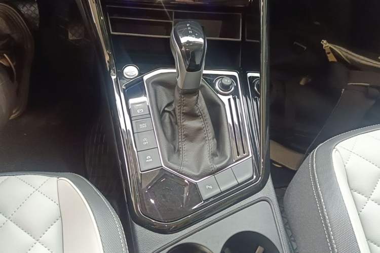 Used Volkswagen Tayron 2024 300TSI Two-Wheel-Drive Luxury Plus Advanced Version Gear Lever