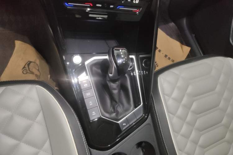 Used Volkswagen Tayron 2024 330TSI Two-Wheel Drive Luxury Plus Advanced Version Gear Lever