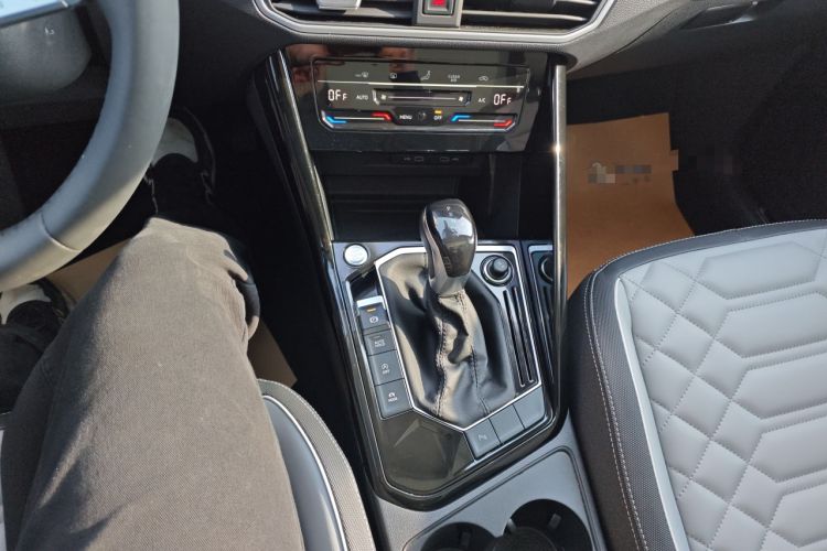 Used Volkswagen Tayron 2024 300TSI Two-Wheel-Drive Luxury Plus Advanced Version Gear Lever