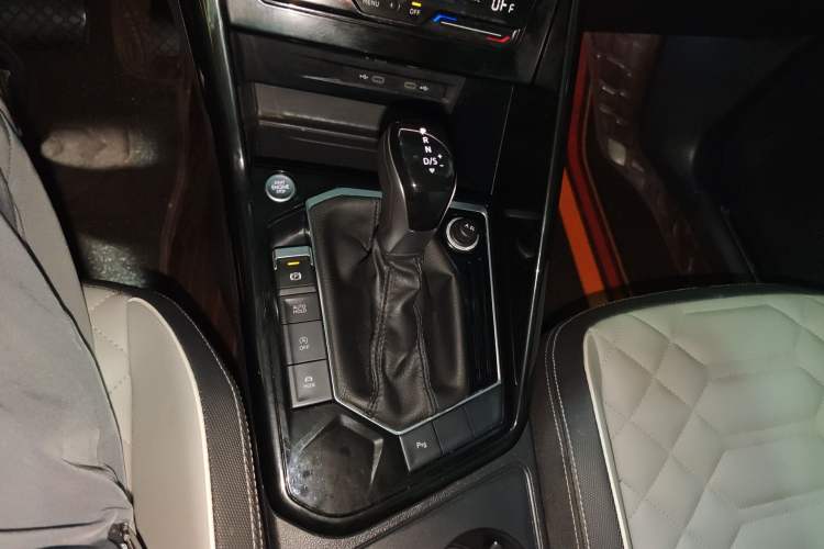 Used Volkswagen Tayron 2024 300TSI Two-Wheel-Drive Luxury Plus Advanced Version Gear Lever