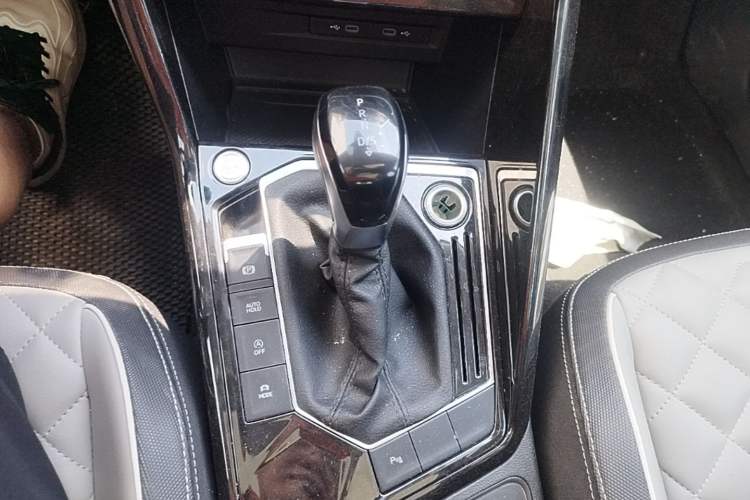Used Volkswagen Tayron 2024 300TSI Two-Wheel-Drive Luxury Plus Advanced Version Gear Lever