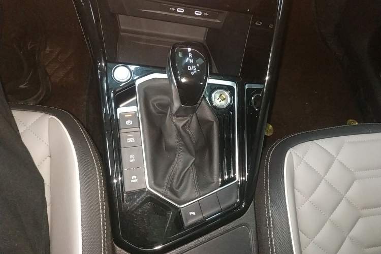 Used Volkswagen Tayron 2024 330TSI Two-Wheel Drive Luxury Plus Advanced Version Gear Lever