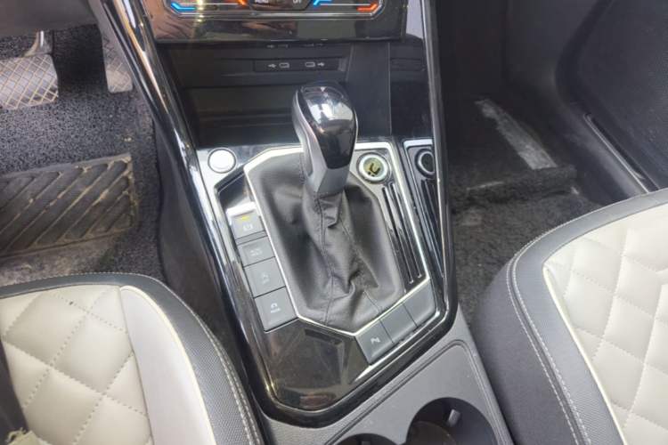 Used Volkswagen Tayron 2024 300TSI Two-Wheel-Drive Luxury Plus Advanced Version Gear Lever