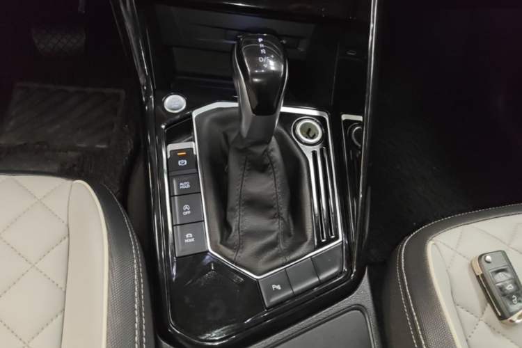 Used Volkswagen Tayron 2024 300TSI Two-Wheel-Drive Luxury Plus Advanced Version Gear Lever