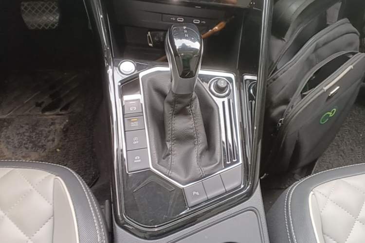 Used Volkswagen Tayron 2024 300TSI Two-Wheel-Drive Luxury Plus Advanced Version Gear Lever