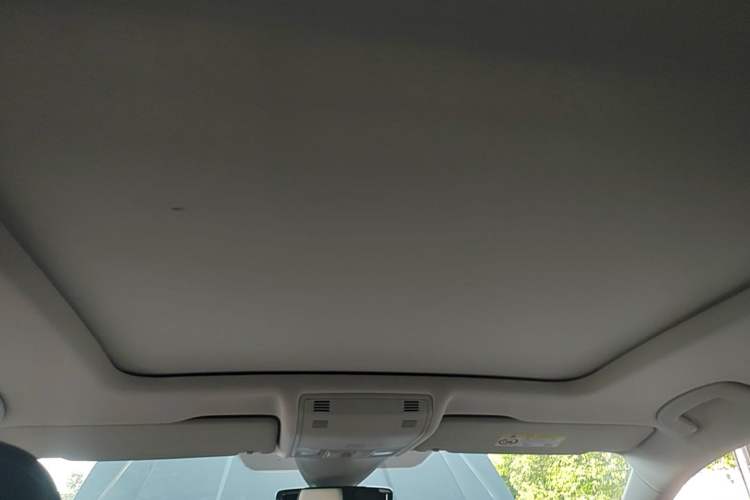 Used Volkswagen Tayron 2024 300TSI Two-Wheel-Drive Luxury Plus Advanced Version Headliner