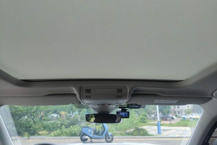 Used Volkswagen Tayron 2024 300TSI Two-Wheel-Drive Luxury Plus Advanced Version Headliner