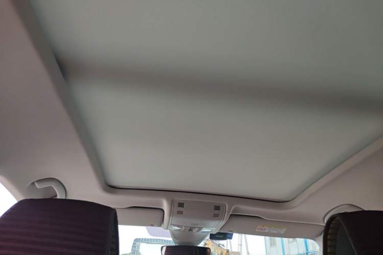 Used Volkswagen Tayron 2024 330TSI Two-Wheel Drive Luxury Plus Advanced Version Headliner