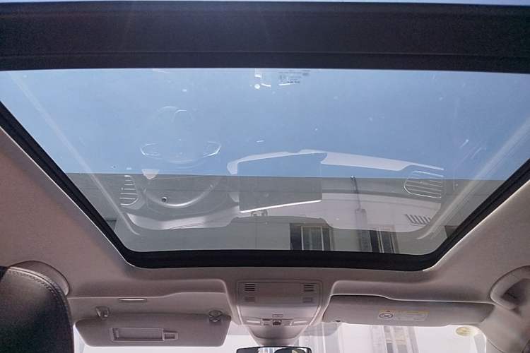 Used Volkswagen Tayron 2024 300TSI Two-Wheel-Drive Luxury Plus Advanced Version Headliner