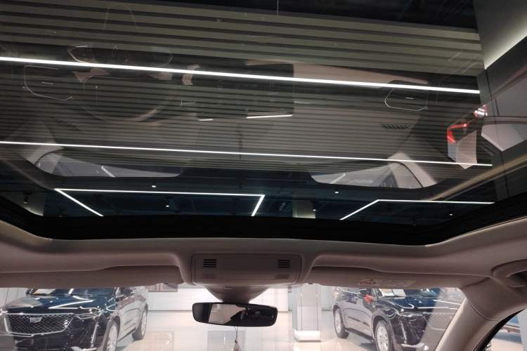 Used Volkswagen Tayron 2024 330TSI Two-Wheel Drive Luxury Plus Advanced Version Headliner