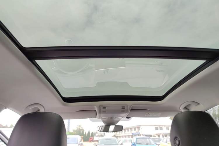 Used Volkswagen Tayron 2024 300TSI Two-Wheel-Drive Luxury Plus Advanced Version Headliner