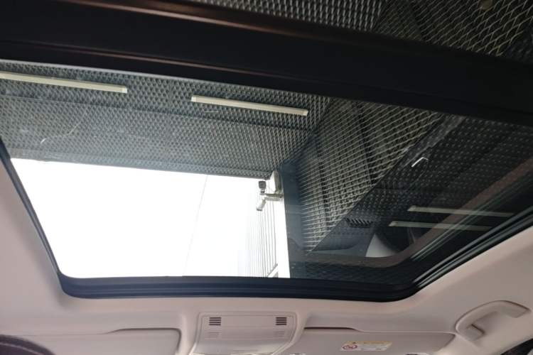 Used Volkswagen Tayron 2024 300TSI Two-Wheel-Drive Luxury Plus Advanced Version Headliner