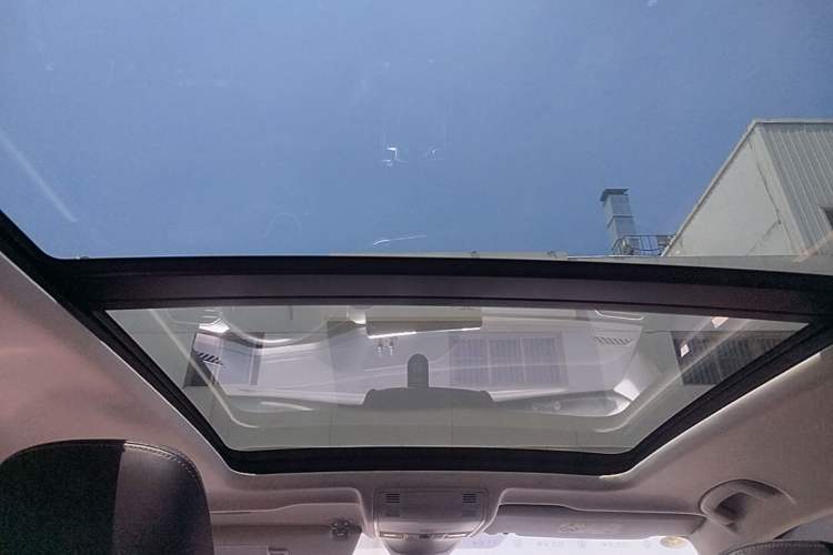 Used Volkswagen Tayron 2024 300TSI Two-Wheel-Drive Luxury Plus Advanced Version Headliner