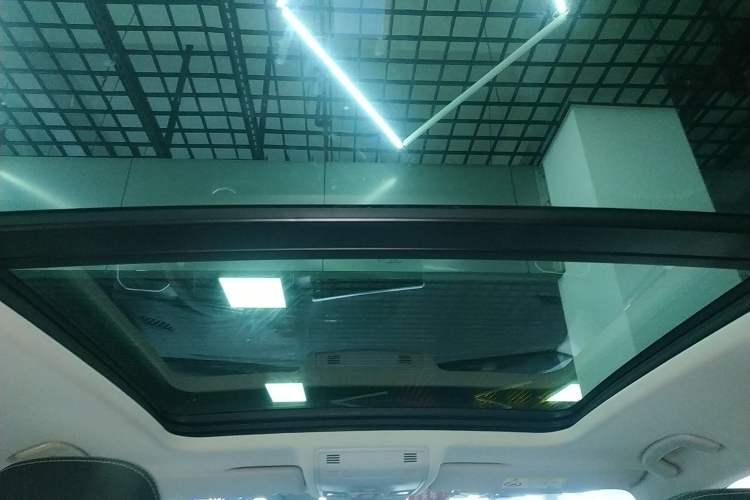 Used Volkswagen Tayron 2024 330TSI Two-Wheel Drive Luxury Plus Advanced Version Headliner