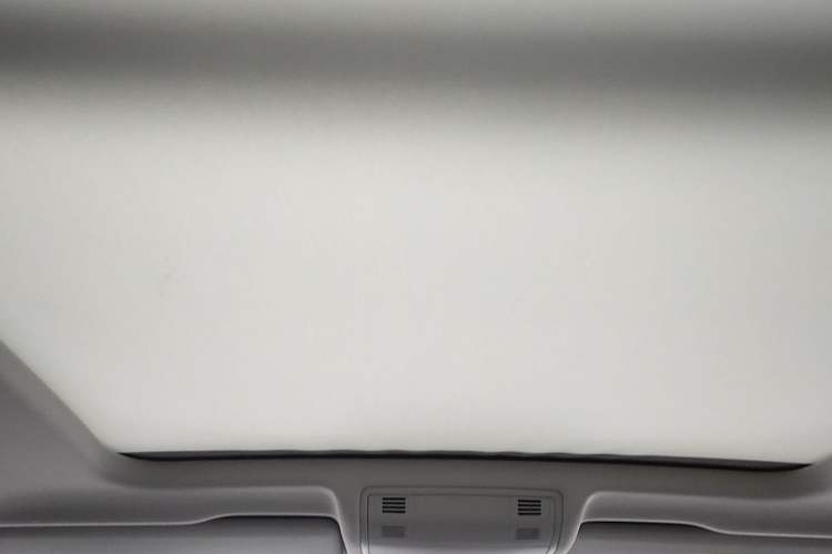 Used Volkswagen Tayron 2024 330TSI Two-Wheel Drive Luxury Plus Advanced Version Headliner