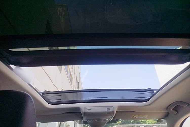 Used Volkswagen Tayron 2024 300TSI Two-Wheel-Drive Luxury Plus Advanced Version Headliner