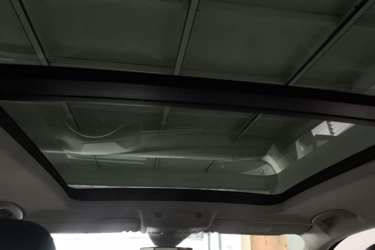 Used Volkswagen Tayron 2024 330TSI Two-Wheel Drive Luxury Plus Advanced Version Headliner