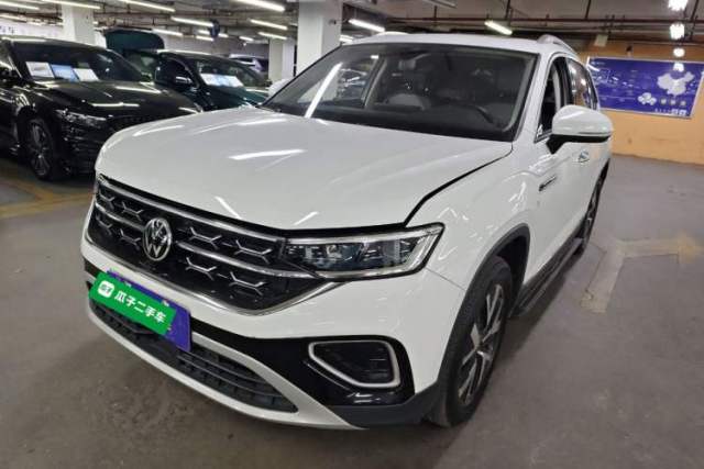 Ojetý Volkswagen Tayron 2024 330TSI Two-Wheel Drive Luxury Plus Advanced Version